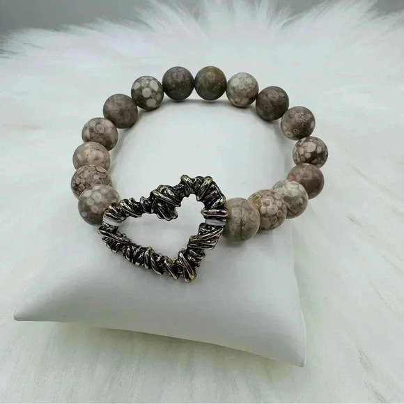 Delicate Stone Beads Hollow Heart Bracelet in Brown Gray - Picture 5 of 5